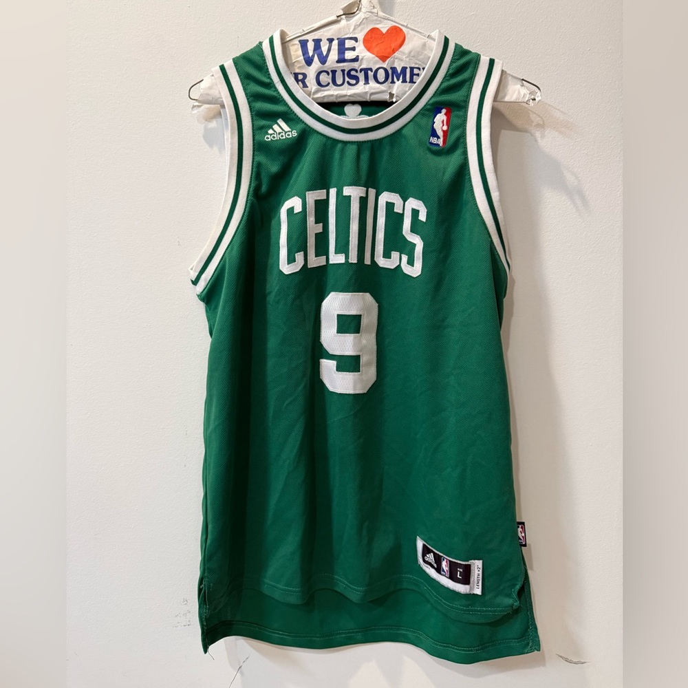 Kids Celtics Jersey. Size Large.
